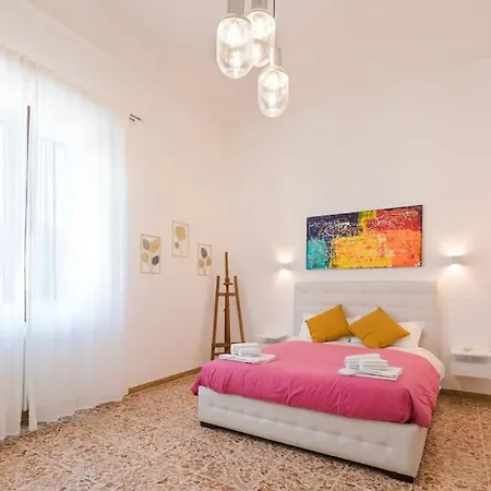 Timo's House Vicino San Frediano アパート フィレンツェ